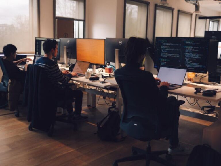 Mistral AI: Tiên Phong trong Công Nghệ Trí Tuệ Nhân Tạo