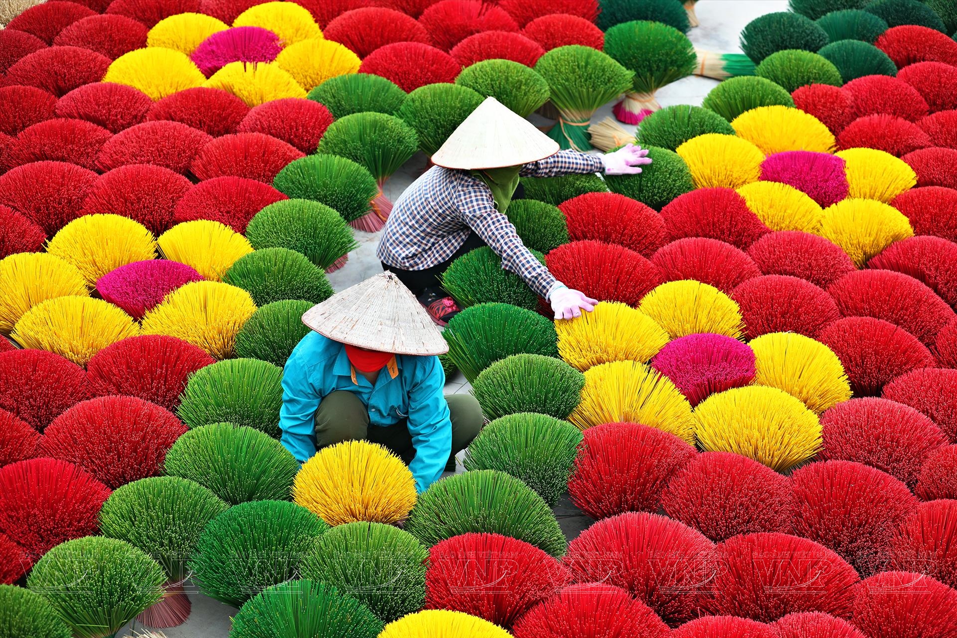 Quang Phu Cau Red Incense Making - Vietnam's Living Heritage: 7 Centuries-Old Traditional Craft Villages